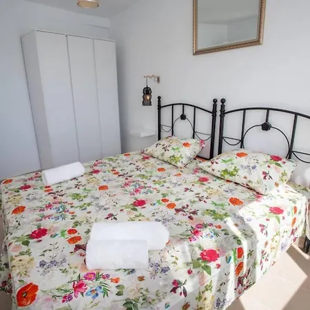 New Fantastic Location 2 Bed, 2 Bath 150m From The Beach, Central *