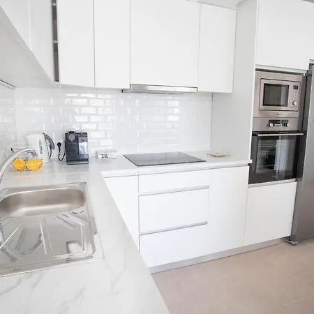 Apartamento New Fantastic Location 2 Bed, 2 Bath 150m From The Beach, Central Estepona