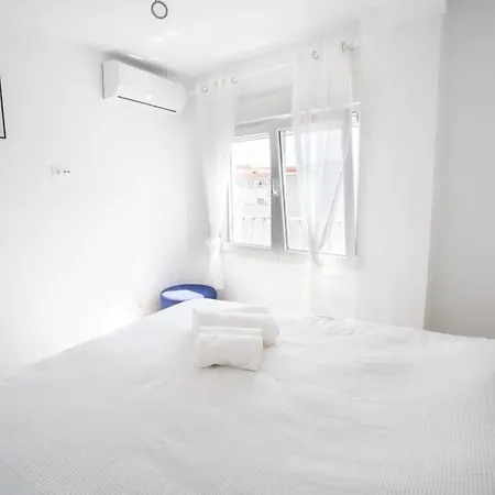 New Fantastic Location 2 Bed, 2 Bath 150m From The Beach, Central Apartamento