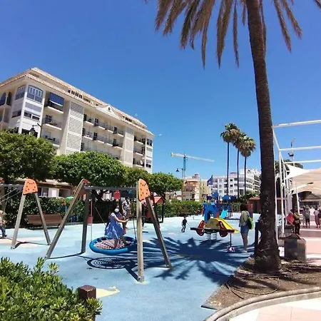 New Fantastic Location 2 Bed, 2 Bath 150m From The Beach, Central Apartment