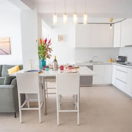 Apartamento New Fantastic Location 2 Bed, 2 Bath 150m From The Beach, Central *