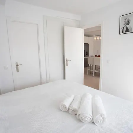 New Fantastic Location 2 Bed, 2 Bath 150m From The Beach, Central Apartamento *